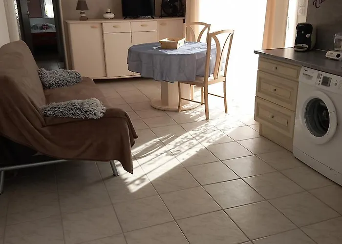 Сasa de vacaciones Petite Maison Avec Jardin Privé *